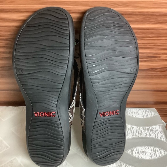 Vionic Rest Bella II Chevron Flip Flops - Picture 3 of 3